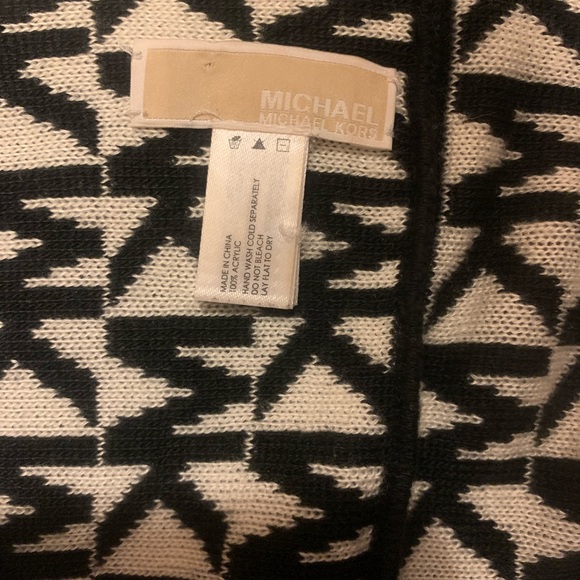 Michael Kors Infinity Sweater Scarf - Picture 5 of 5